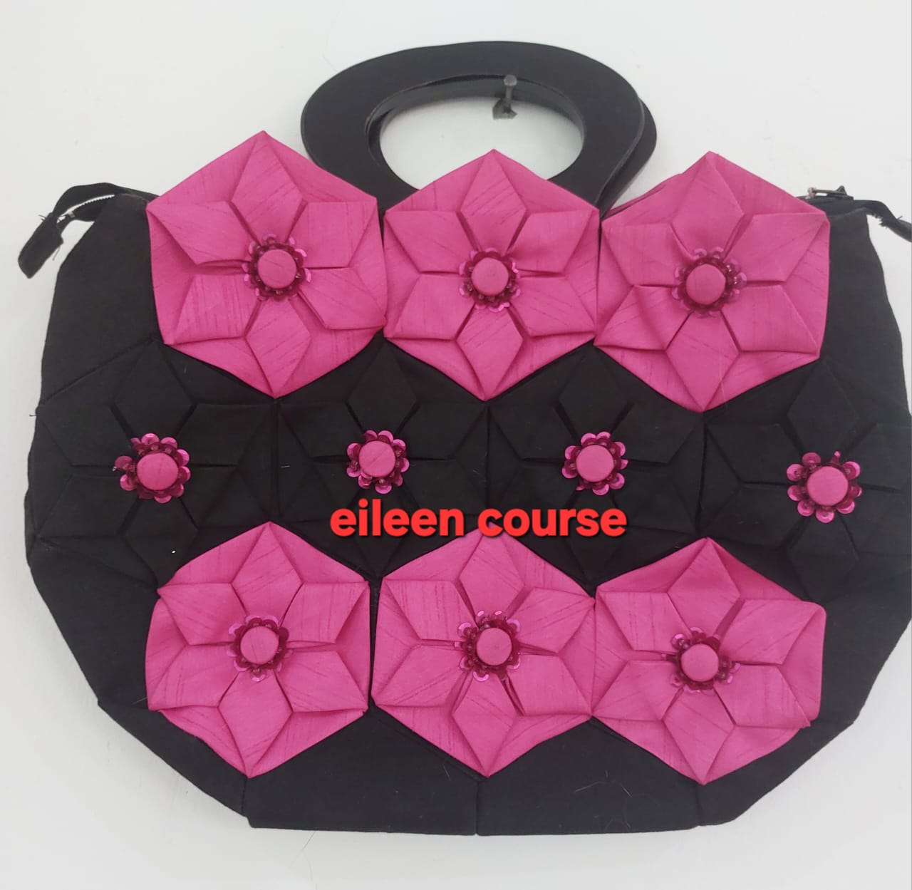 Kegiatan belajar menjahit di Eileen Course